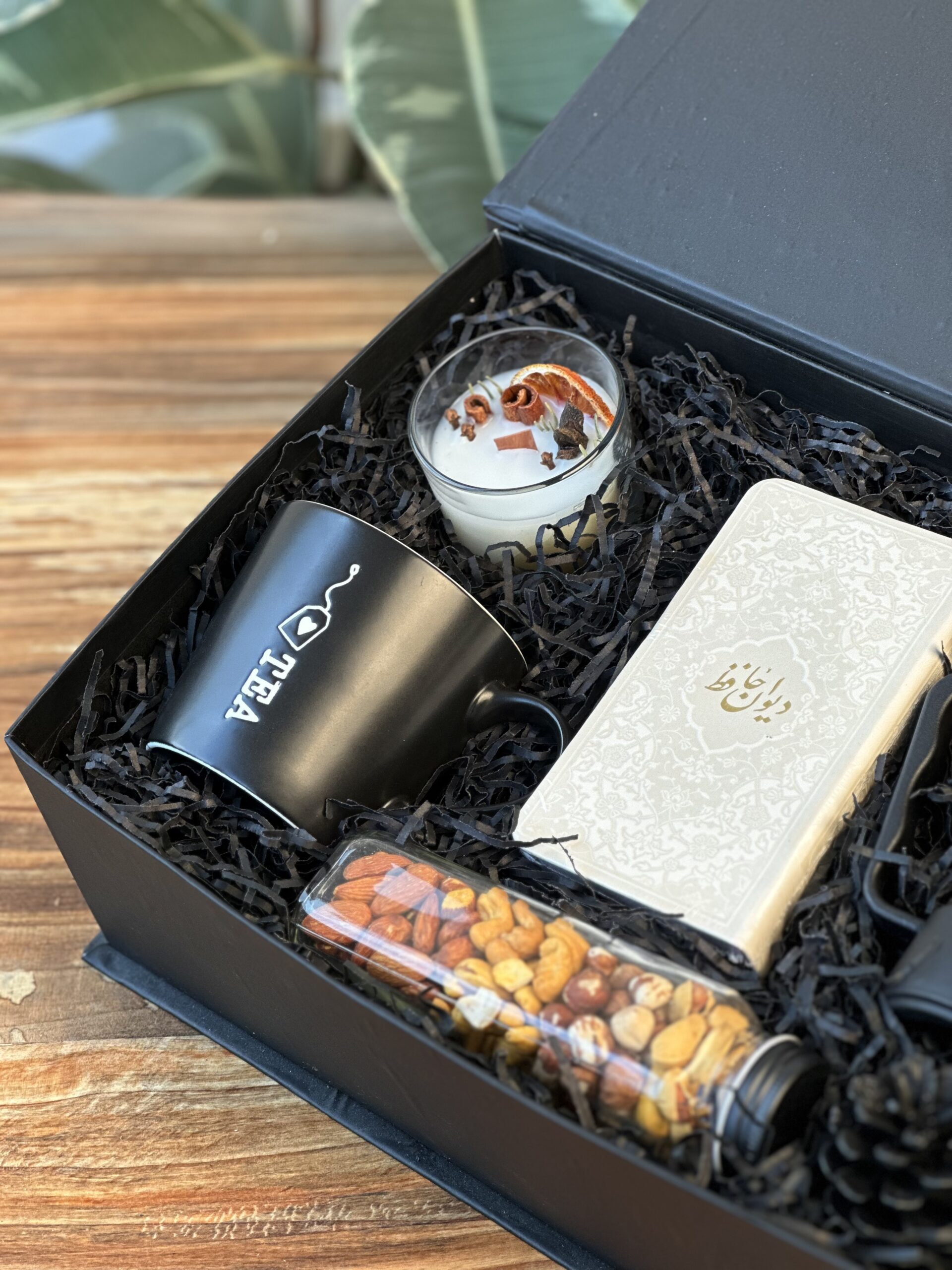 Alternative view of باکس هدیه یلدا